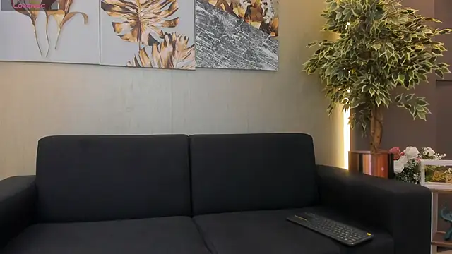 ValentinaaMilan online show from March 30, 5:09 am