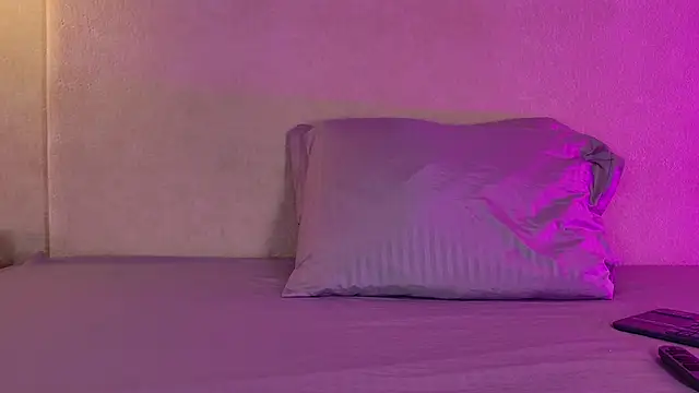 Snapshot of Julietaa_Vegaa chatting on February 25, 1:11 pm Julietaa Vegaa online show from February 25, 1:11 pm