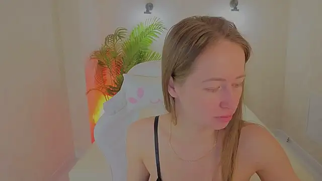 Snapshot of Bella_McKenzie chatting on March 3, 1:45 am Bella McKenzie online show from March 3, 1:45 am