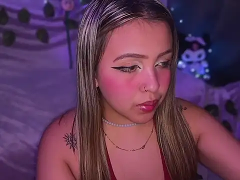 Moon Velvet  online show from February 25, 7:14 pm