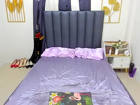 Maddison Lore online show from April 13, 5:00 am