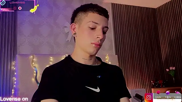 Snapshot of Dante_tay1 chatting on March 3, 10:06 pm Dante tay1 online show from March 3, 10:06 pm