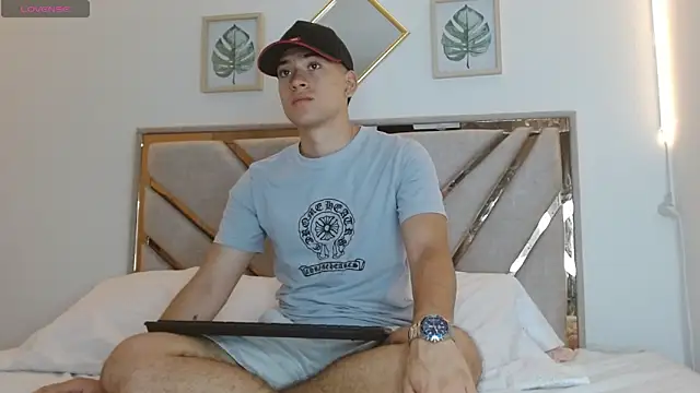 oliver   saint online show from April 4, 11:11 pm