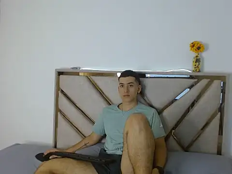 oliver   saint online show from March 3, 12:39 am