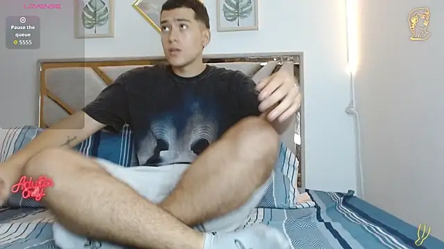 oliver   saint online show from April 12, 11:08 pm