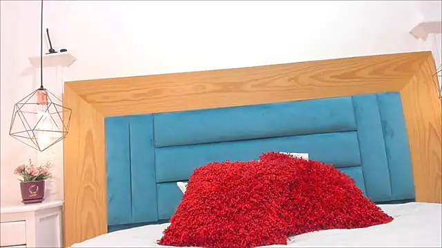 Nikol Lopez  online show from May 6, 3:32 am