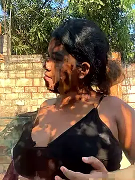 emi li82 online show from April 7, 10:33 pm