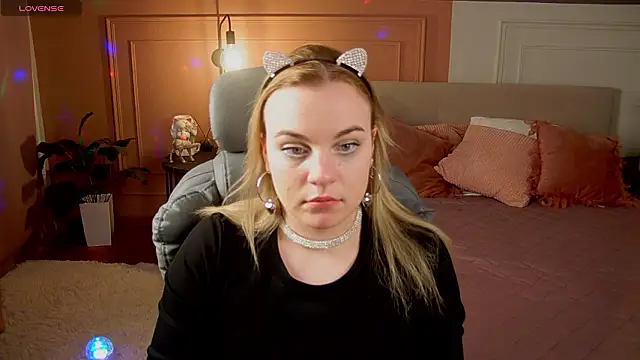 Glow Margo online show from March 22, 1:09 am