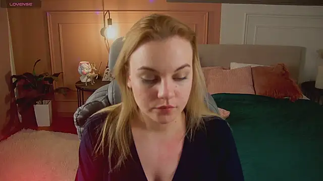 Glow Margo online show from April 4, 1:23 am