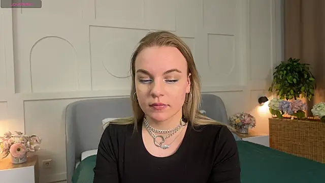 Glow Margo online show from March 3, 1:45 am