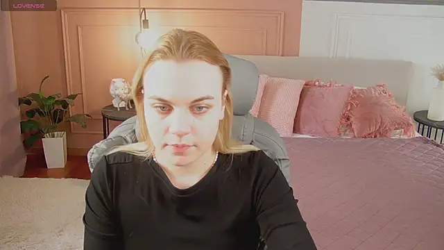 Glow Margo online show from April 14, 1:10 am