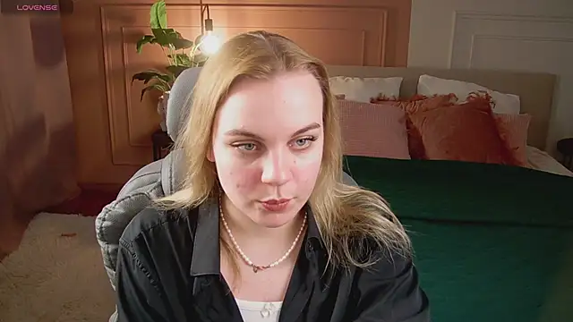 Glow Margo online show from April 18, 1:08 am