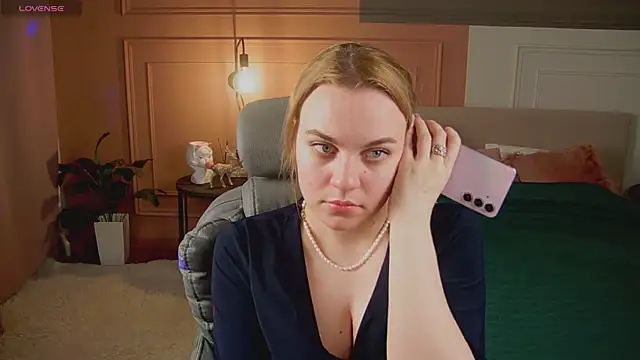 Glow Margo online show from April 10, 1:12 am