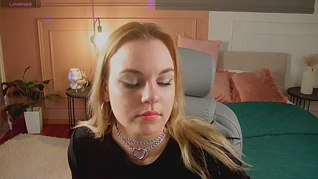 Glow Margo online show from April 6, 1:01 am