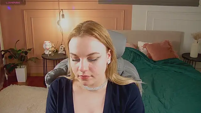 Glow Margo online show from April 3, 1:23 am