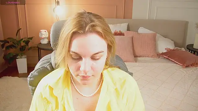 Glow Margo online show from April 25, 1:08 am