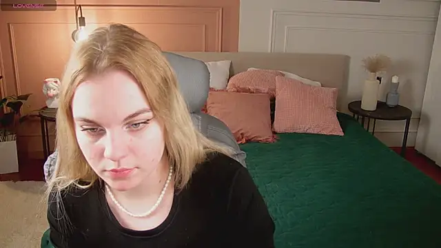Glow Margo online show from April 23, 1:01 am