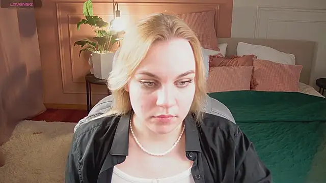 Glow Margo online show from April 19, 1:06 am
