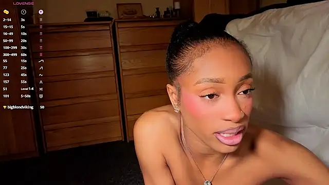 cutieeeva1 online show from April 17, 6:16 am