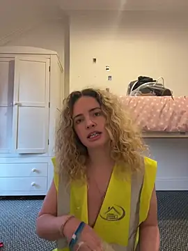 curlyirishgirl online show from February 25, 10:04 am