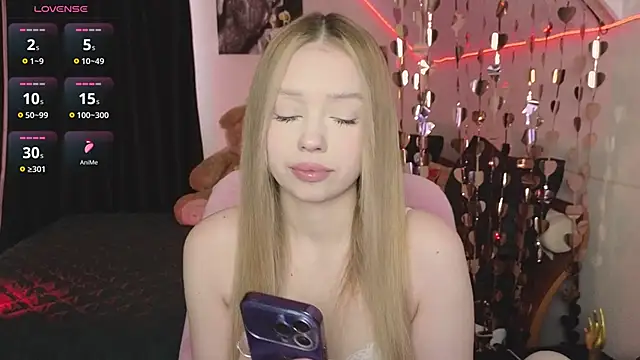 MellisaHoward online show from March 24, 8:14 am