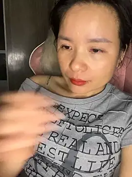 Snapshot of Ivy_Trix2 chatting on May 8, 3:49 pm Ivy Trix2 online show from May 8, 3:49 pm
