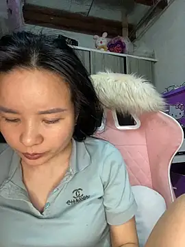 Snapshot of Ivy_Trix2 chatting on May 6, 2:43 pm Ivy Trix2 online show from May 6, 2:43 pm