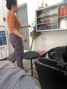 Ivy Trix2 online show from March 11, 6:40 am