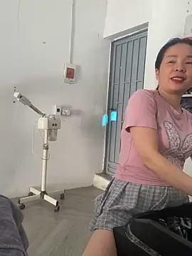 Ivy Trix2 online show from April 14, 7:57 am