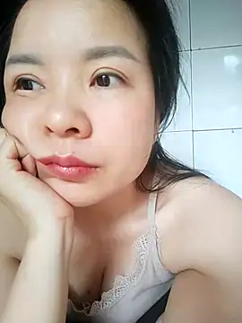 Snapshot of Ivy_Trix2 chatting on May 23, 1:04 am Ivy Trix2 online show from May 23, 1:04 am