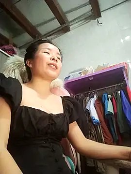 Ivy Trix2 online show from April 12, 3:32 am