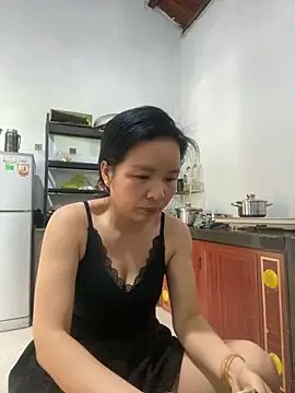 Snapshot of Ivy_Trix2 chatting on May 14, 3:47 am Ivy Trix2 online show from May 14, 3:47 am