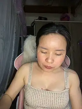 Snapshot of Ivy_Trix2 chatting on April 20, 2:07 pm Ivy Trix2 online show from April 20, 2:07 pm