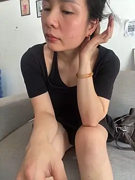 Ivy Trix2 online show from April 13, 3:43 am