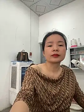 Ivy Trix2 online show from March 15, 5:25 am