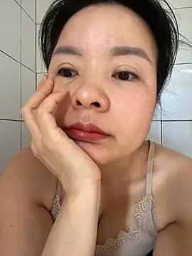 Snapshot of Ivy_Trix2 chatting on June 1, 1:17 am Ivy Trix2 online show from June 1, 1:17 am