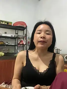 Ivy Trix2 online show from March 5, 3:25 am