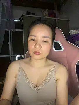 Snapshot of Ivy_Trix2 chatting on May 31, 5:24 am Ivy Trix2 online show from May 31, 5:24 am