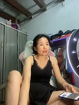 Snapshot of Ivy_Trix2 chatting on May 14, 3:53 pm Ivy Trix2 online show from May 14, 3:53 pm