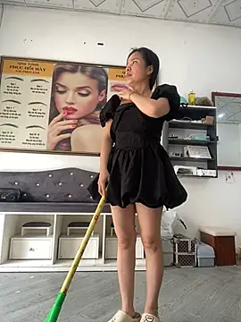 Ivy Trix2 online show from April 4, 3:02 am