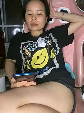 Snapshot of Ivy_Trix2 chatting on May 28, 3:29 pm Ivy Trix2 online show from May 28, 3:29 pm