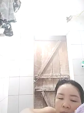 Ivy Trix2 online show from April 7, 2:13 am