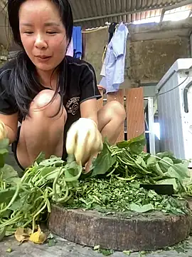 Snapshot of Ivy_Trix2 chatting on May 26, 2:20 am Ivy Trix2 online show from May 26, 2:20 am
