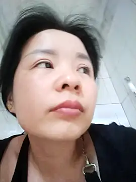 Snapshot of Ivy_Trix2 chatting on May 5, 3:20 am Ivy Trix2 online show from May 5, 3:20 am