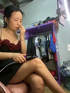 Snapshot of Ivy_Trix2 chatting on May 8, 3:43 am Ivy Trix2 online show from May 8, 3:43 am