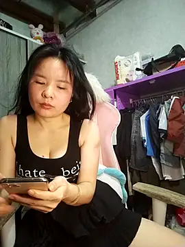 Snapshot of Ivy_Trix2 chatting on May 15, 3:59 am Ivy Trix2 online show from May 15, 3:59 am