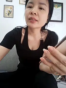 Snapshot of Ivy_Trix2 chatting on May 4, 2:37 am Ivy Trix2 online show from May 4, 2:37 am