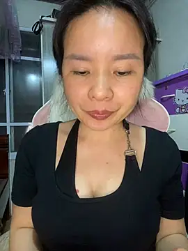Snapshot of Ivy_Trix2 chatting on May 4, 3:04 pm Ivy Trix2 online show from May 4, 3:04 pm