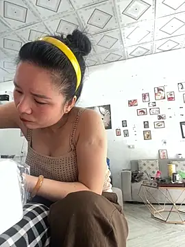 Ivy Trix2 online show from March 27, 3:59 am