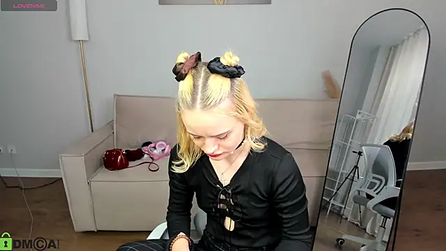 Tessa Ashe online show from April 13, 9:35 am